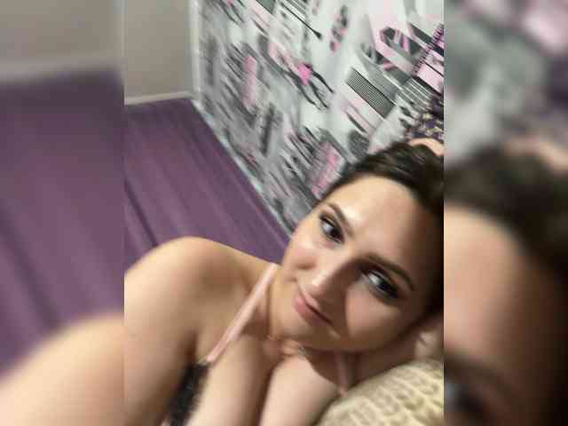 Queenli483 webcam