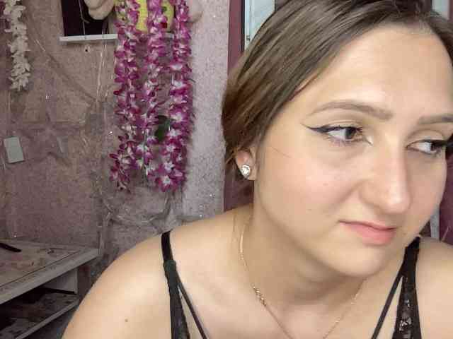 Queenli483 webcam