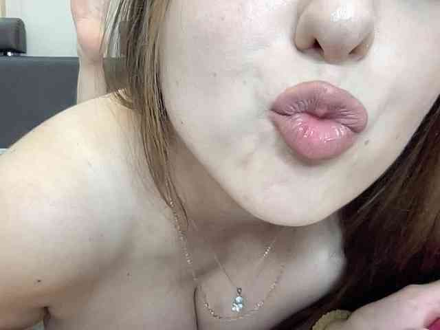Queenli483 webcam