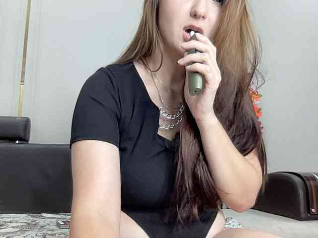 Queenli483 webcam