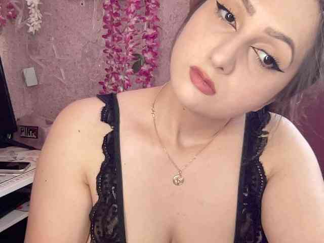 Queenli483 webcam