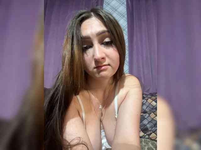 Queenli483 webcam