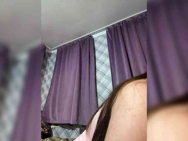 Queenli483 webcam
