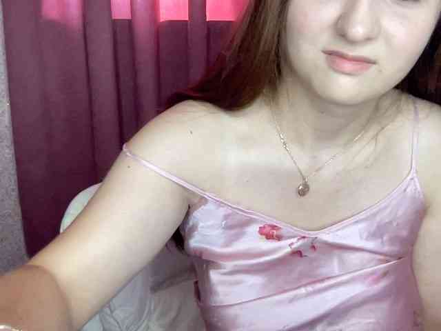 Queenli483 webcam