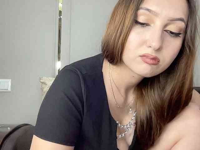 Queenli483 webcam