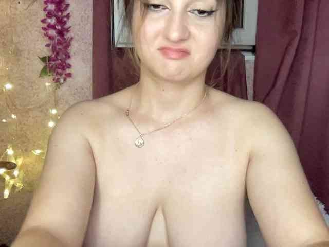 Queenli483 webcam