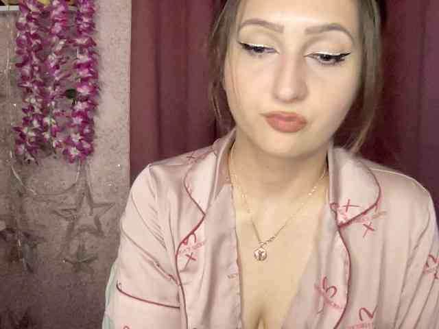 Queenli483 webcam