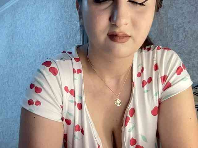Queenli483 webcam
