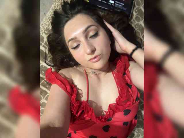 Queenli483 webcam