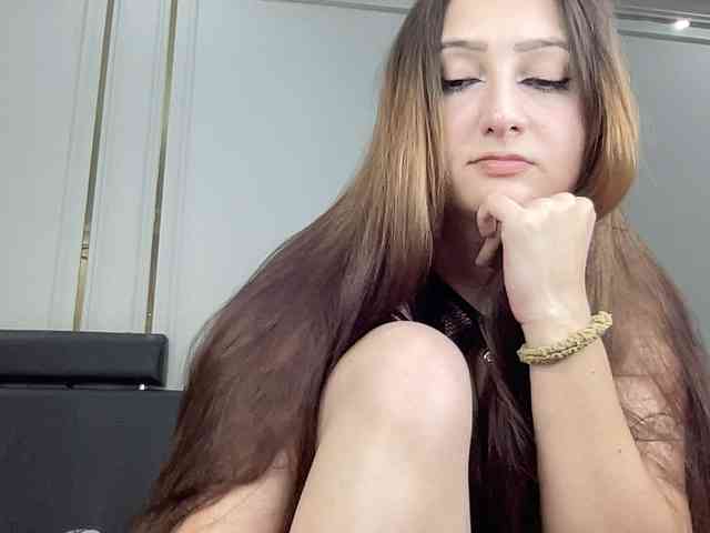 Queenli483 webcam