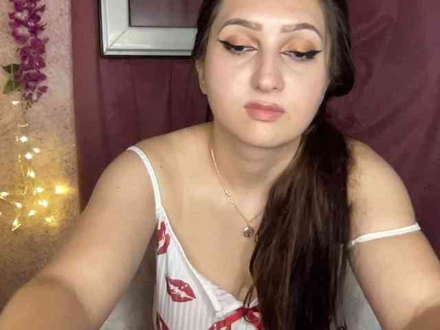 Queenli483 webcam
