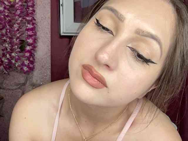 Queenli483 webcam
