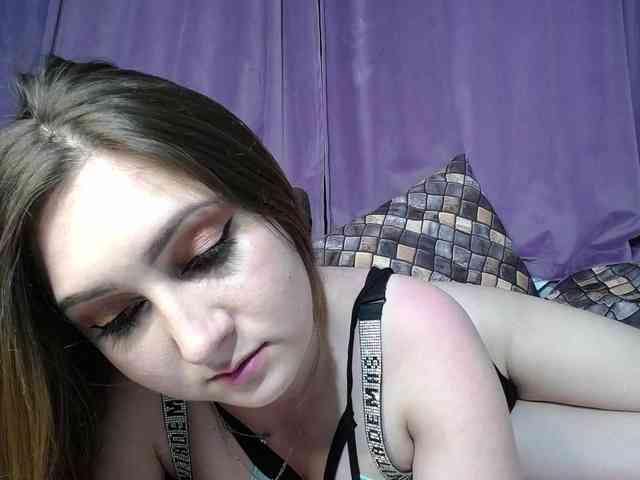 Queenli483 webcam