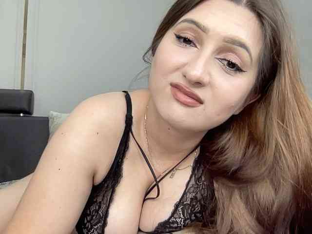 Queenli483's cam show statistics and live stream
