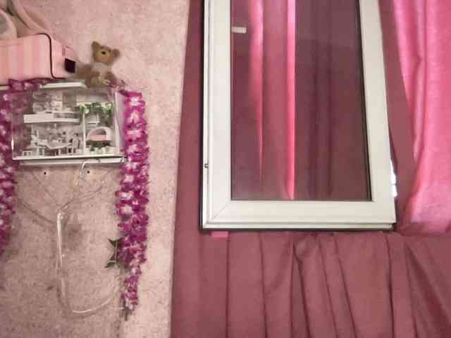 Queenli483 webcam
