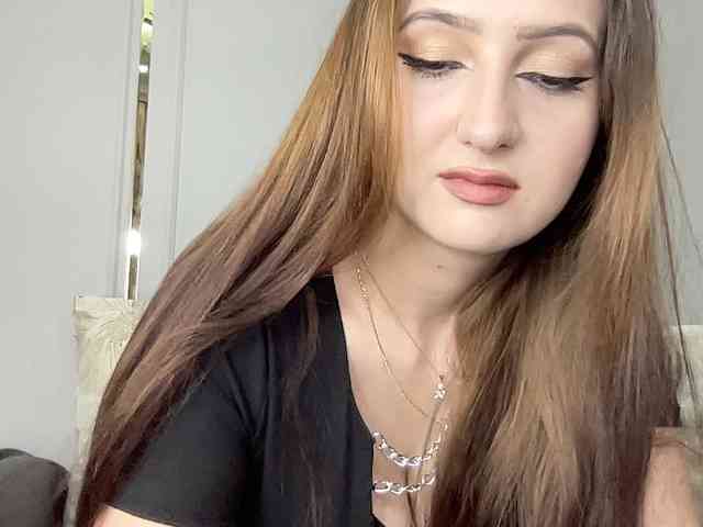 Queenli483 webcam