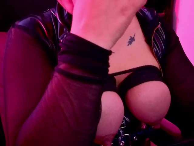 Paulinabdsm live cam on BongaCams