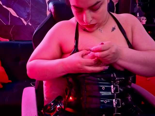 Paulinabdsm live cam on BongaCams