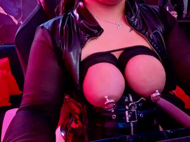 Paulinabdsm live cam on BongaCams