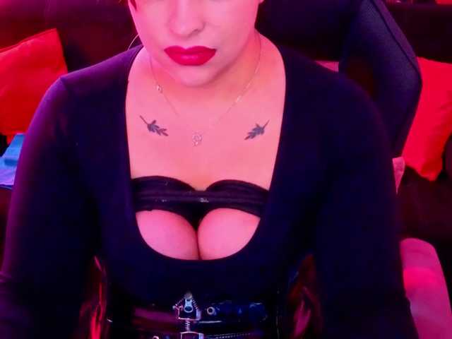 Paulinabdsm live cam on BongaCams