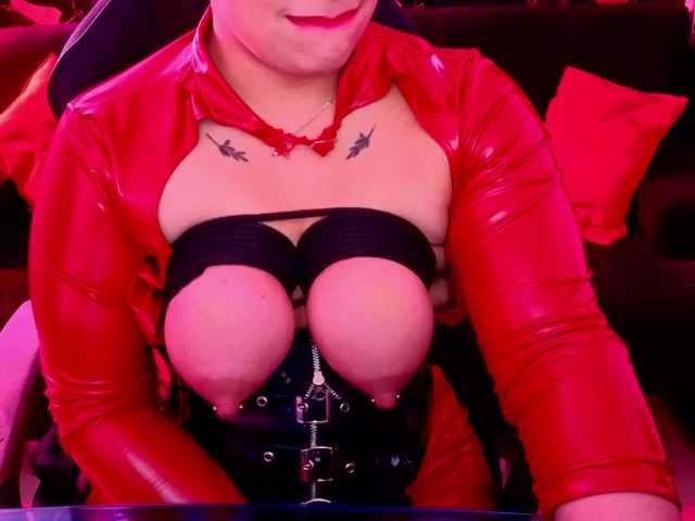 Paulinabdsm live cam on BongaCams