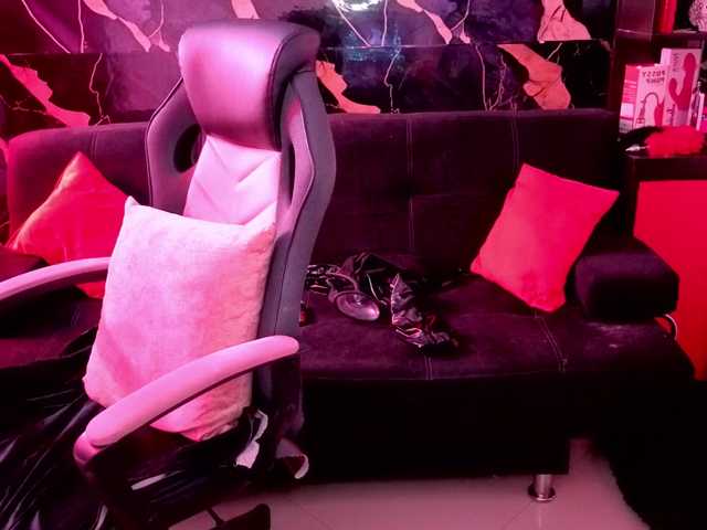 Paulinabdsm live cam on BongaCams