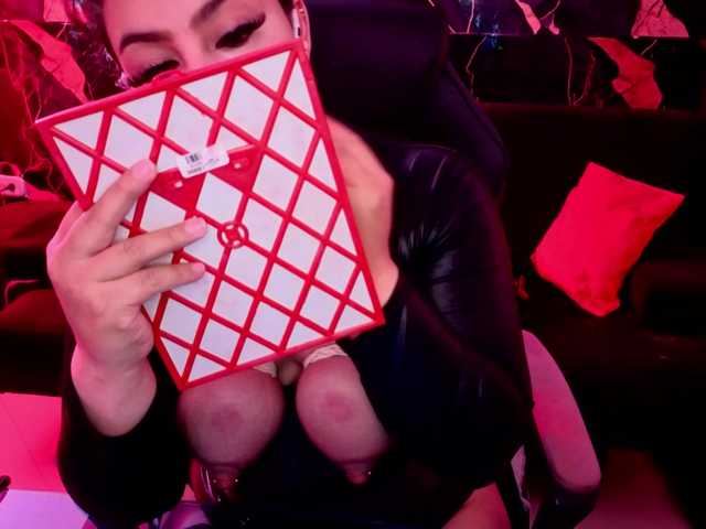 Paulinabdsm live cam on BongaCams