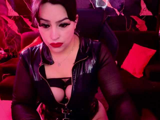 Paulinabdsm live cam on BongaCams