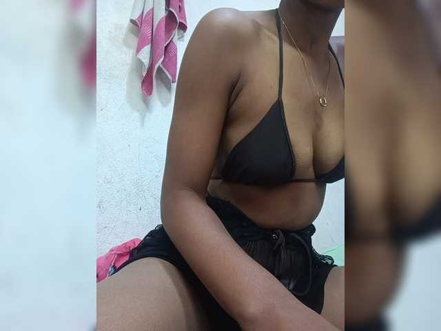Frangele, 22 y/o - Live Cam on BongaCams