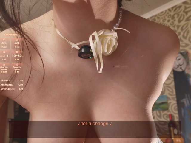velouraa live cam on BongaCams