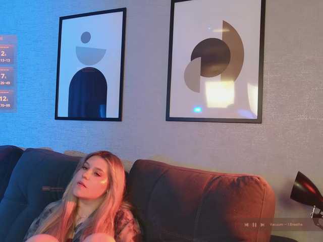 velouraa live cam on BongaCams