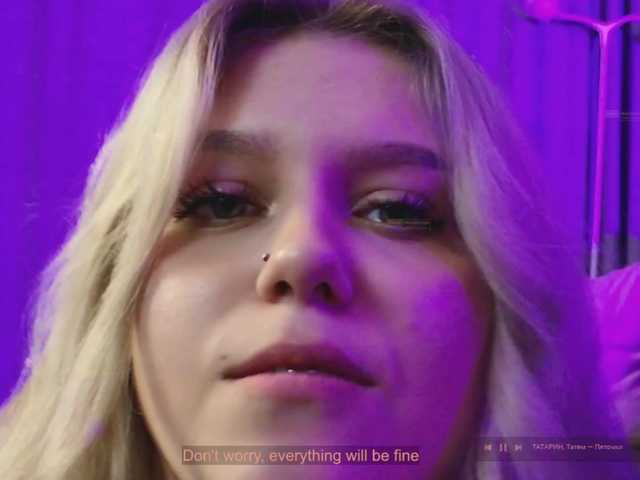 velouraa Live Cam on BongaCams