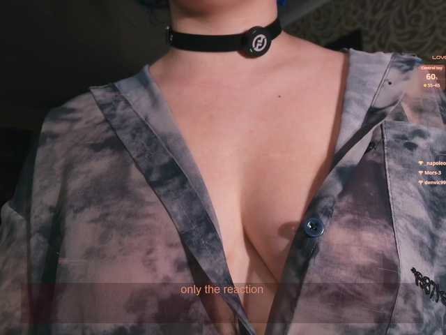 velouraa live cam on BongaCams