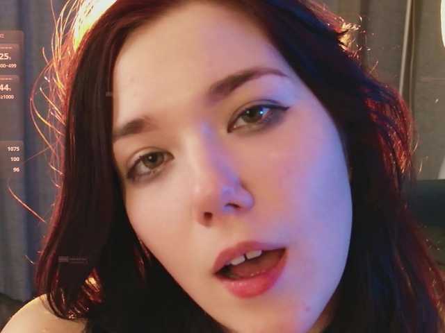 velouraa live cam on BongaCams