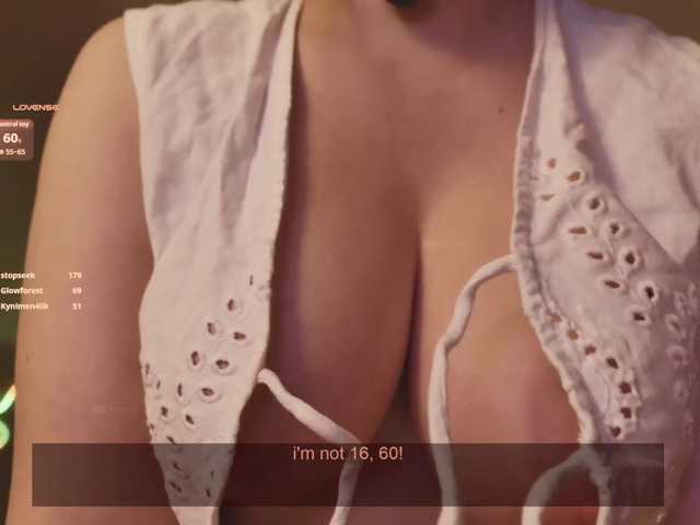 velouraa, live now on BongaCams