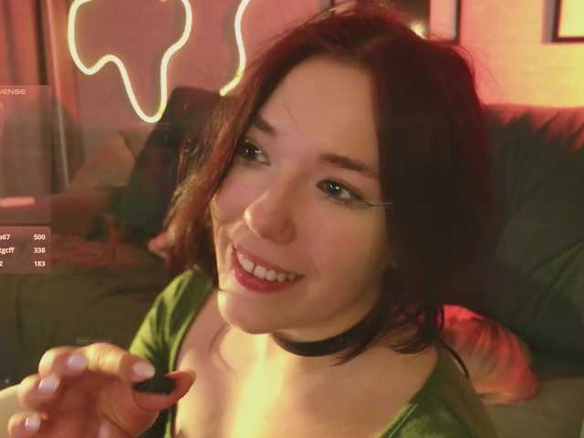 velouraa live cam on BongaCams