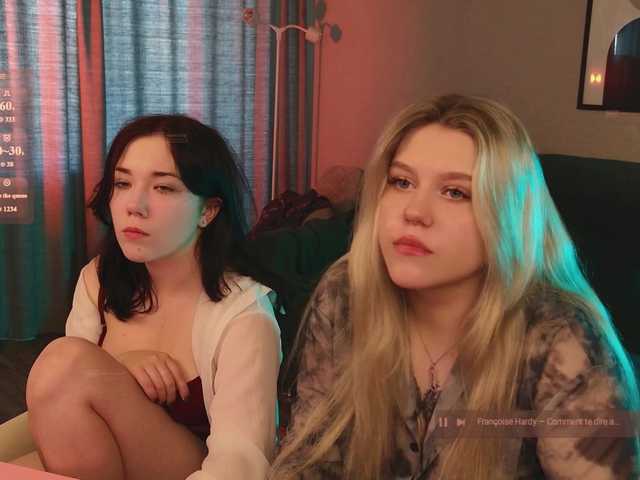 velouraa live cam on BongaCams