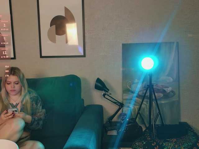 velouraa live cam on BongaCams