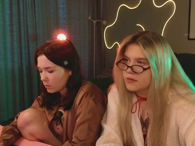velouraa live cam on BongaCams