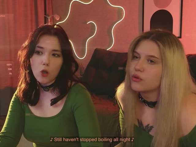 velouraa live cam on BongaCams
