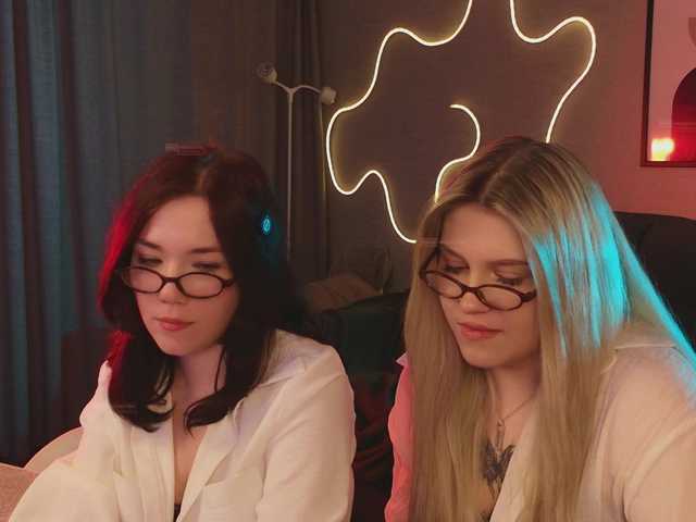 velouraa live cam on BongaCams