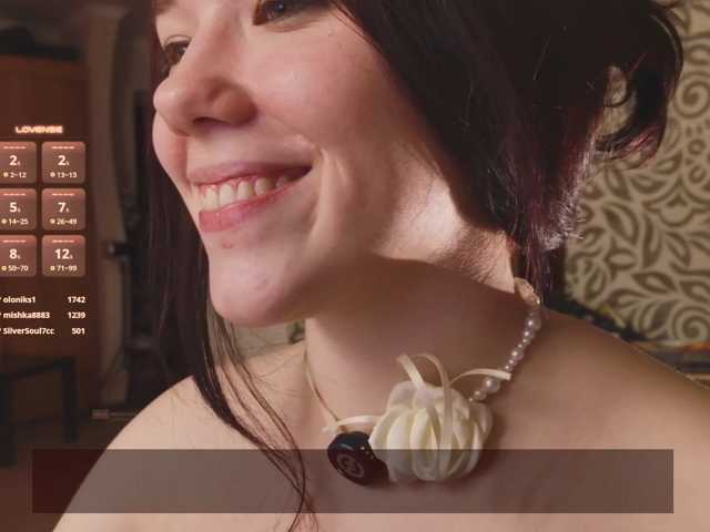 velouraa live cam on BongaCams
