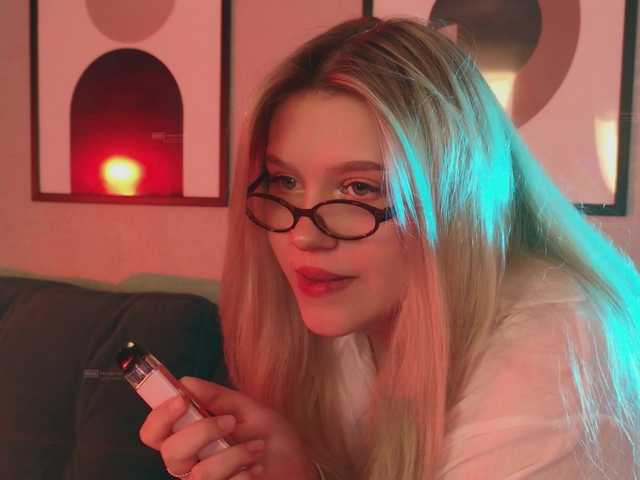 velouraa live cam on BongaCams