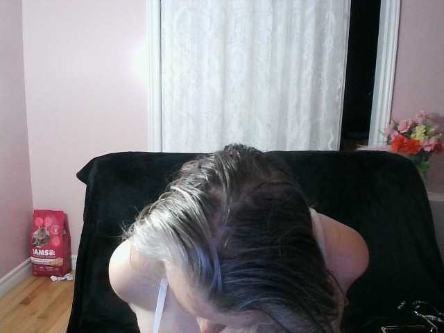 Chealsiek live cam on BongaCams