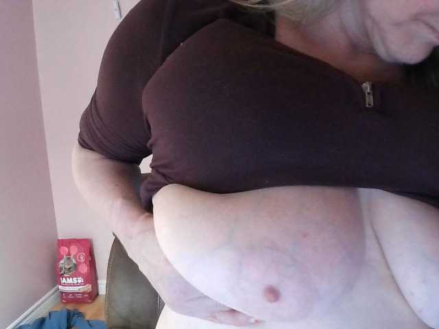 Chealsiek live cam on BongaCams