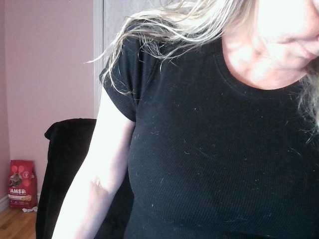Chealsiek live cam on BongaCams