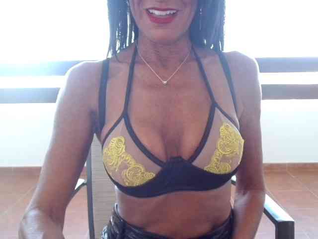 MilfFrenchy webcam