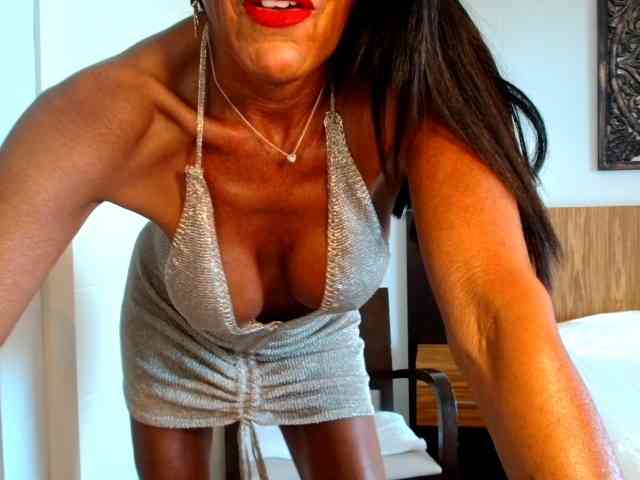 MilfFrenchy webcam