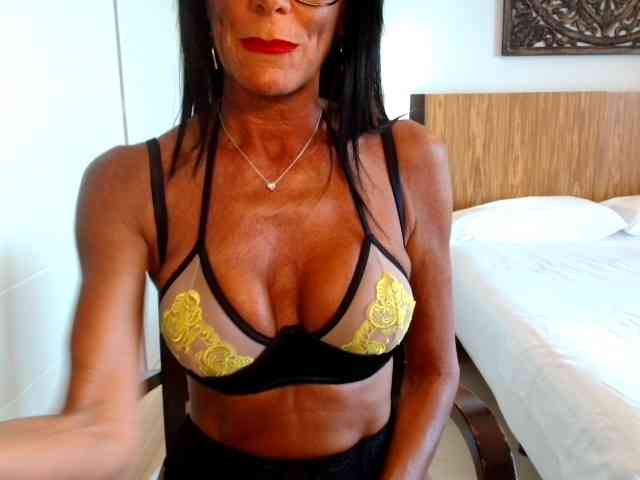 MilfFrenchy webcam