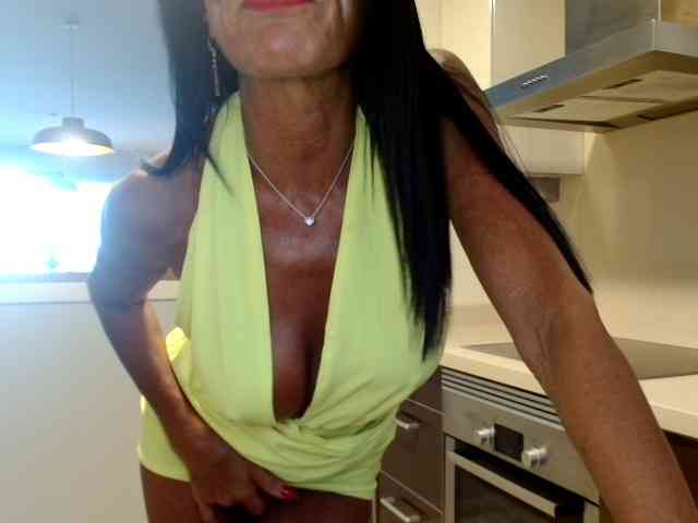 MilfFrenchy webcam